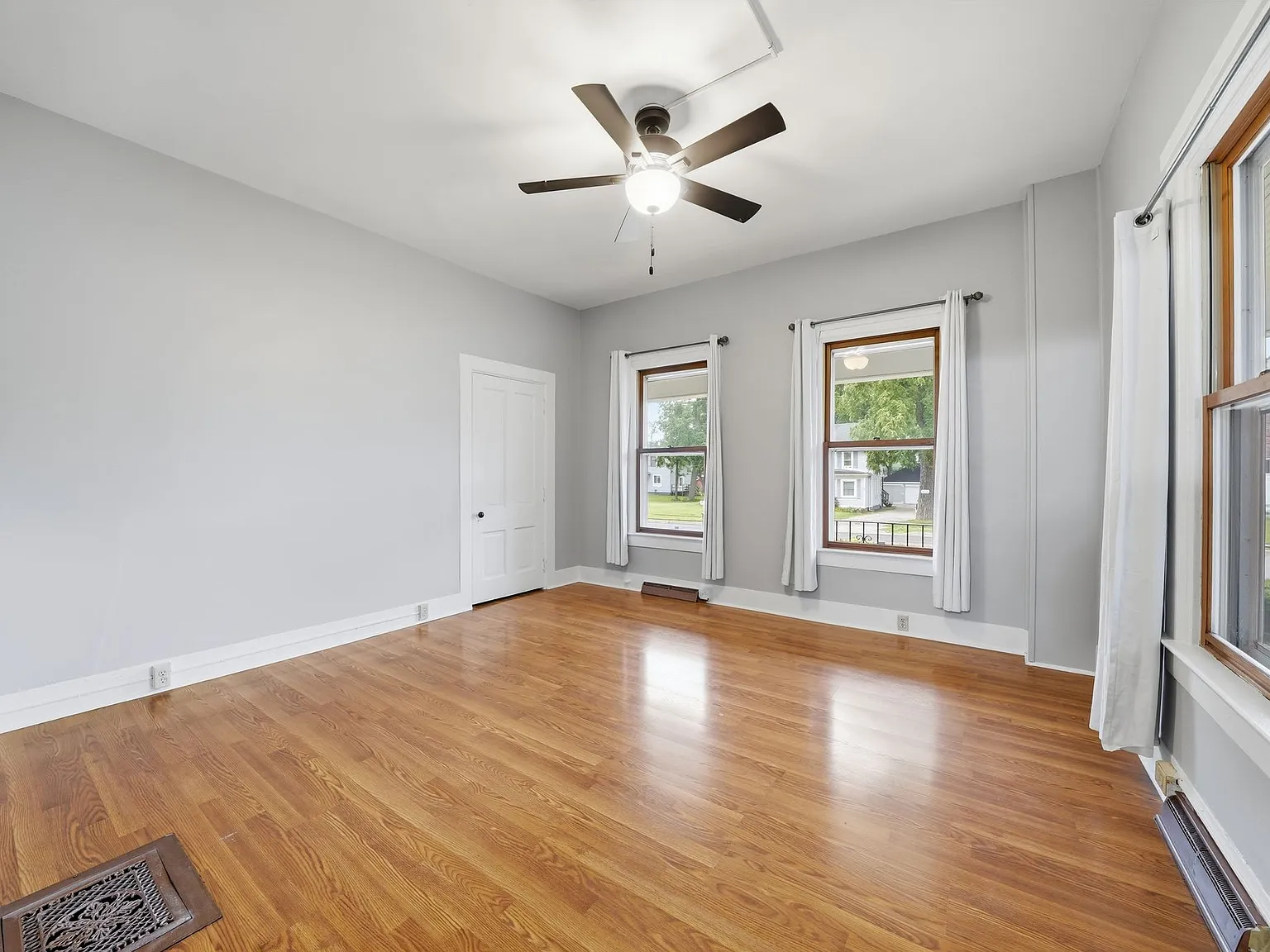 2 bed, 1125 sqft, $2,000 — Photo 4