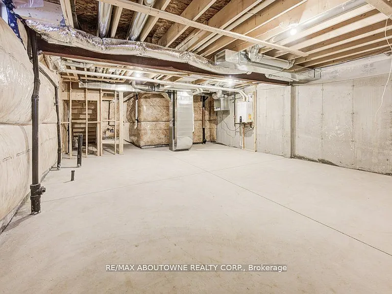 120 Court Dr #85 — Photo 32