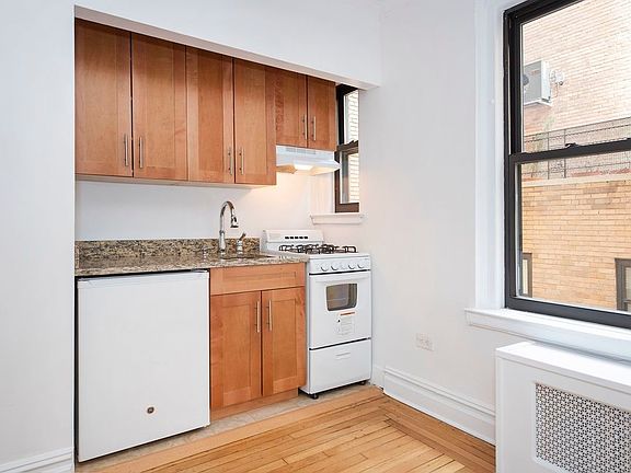 3rd image of 404 E 55th St APT 5H