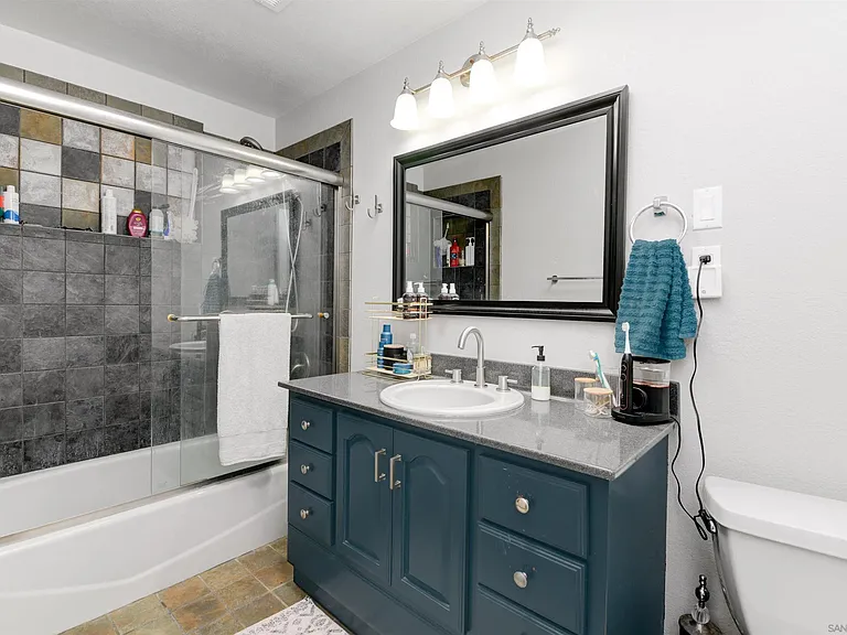 12738 Lakeshore Dr — Photo 7