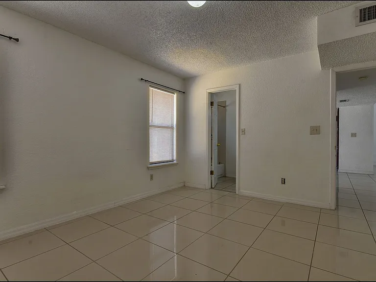 695 Bluff Canyon Cir — Photo 23