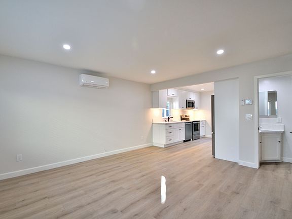 3rd image of 2618 Mathews Ave APT C