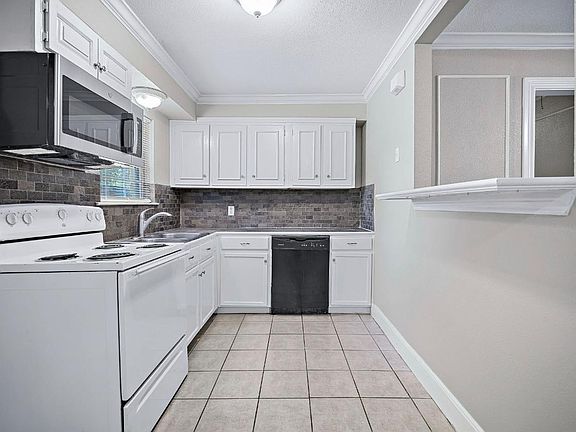 4th image of 1409 Belmont St