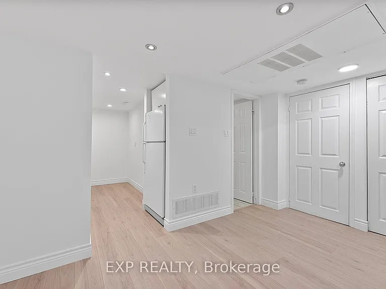 12 B Portland St #Townhouse B — Photo 9