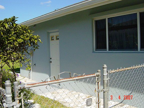 side entrance to yard