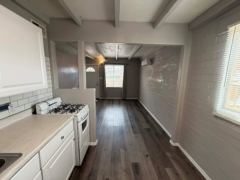 827 N Columbus Blvd — Photo 8