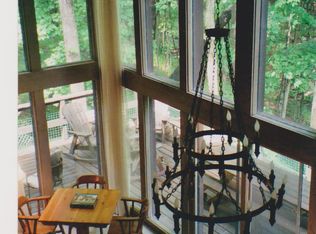 120 Saint Andrews Trl, Fontana, WI 53125