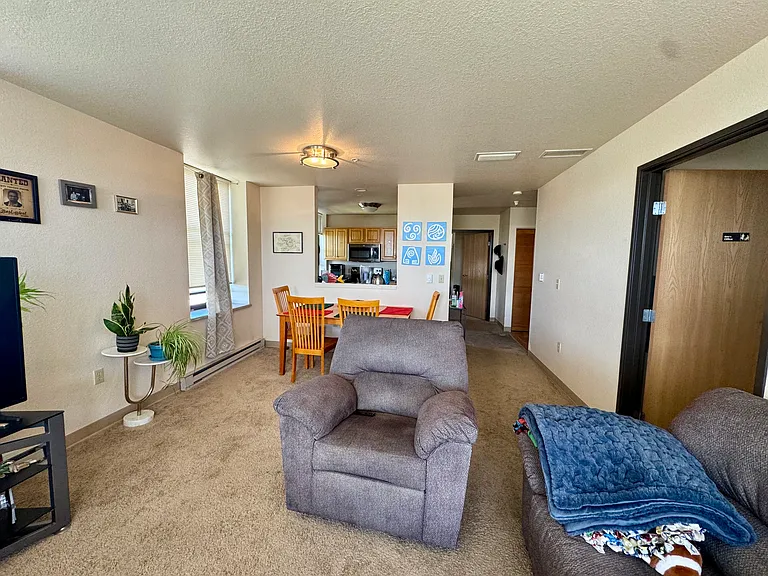 Lakeside Apartments — Photo 22