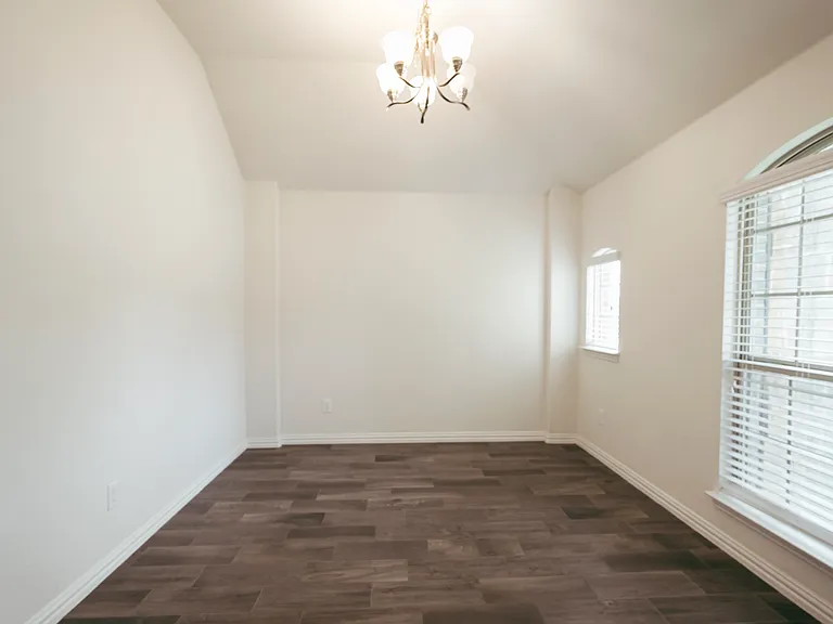 816 Blackhawk Dr — Photo 7
