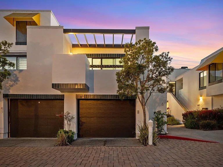 702 Portofino Ln — Photo 10