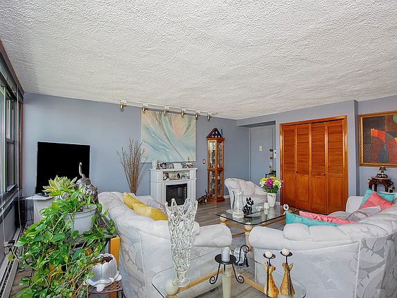 3rd image of 166-10 Powells Cove Blvd #8A
