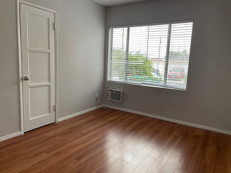 1500 N Buena Vista St #B — Photo 14