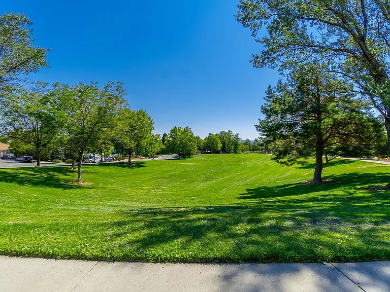 Enchanted Valley Dr — Photo 29