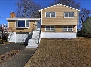 30 Springview Ave, Stratford, CT 06614