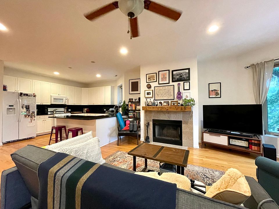 1st image of 2429 N Albany Ave APT 3