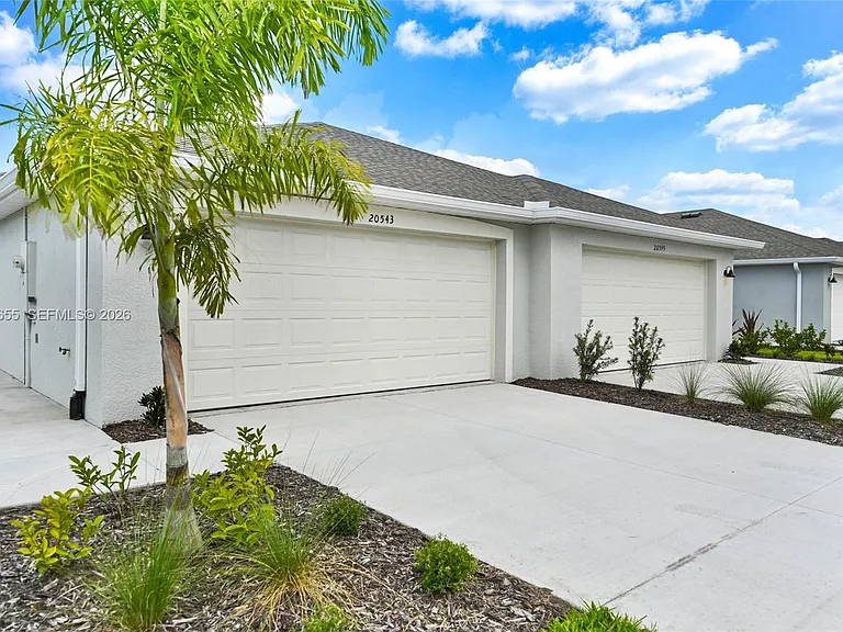 20545 Hazelnut Ct S — Photo 3