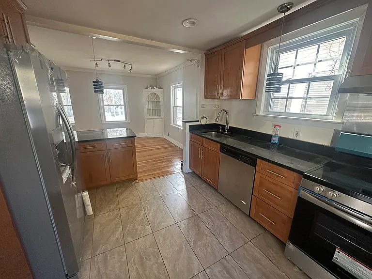 28 Hovey St — Photo 2