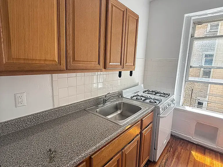 1240 Sherman Ave #5B — Photo 9