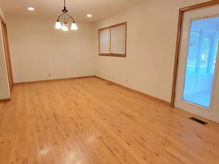 14411 W Maple St — Photo 11