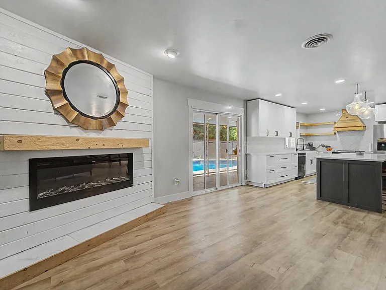 588 Manzanita Way — Photo 8