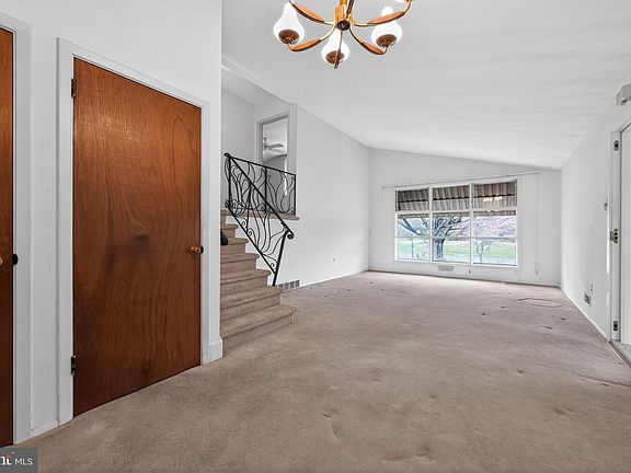 4th image of 50 Ivy Ln