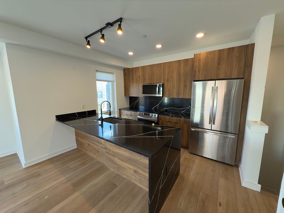 1st image of 164 Richmond St #2F