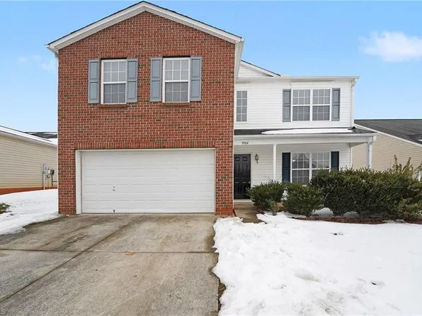 3904 Whispering Willows Dr, Greensboro, NC 27406