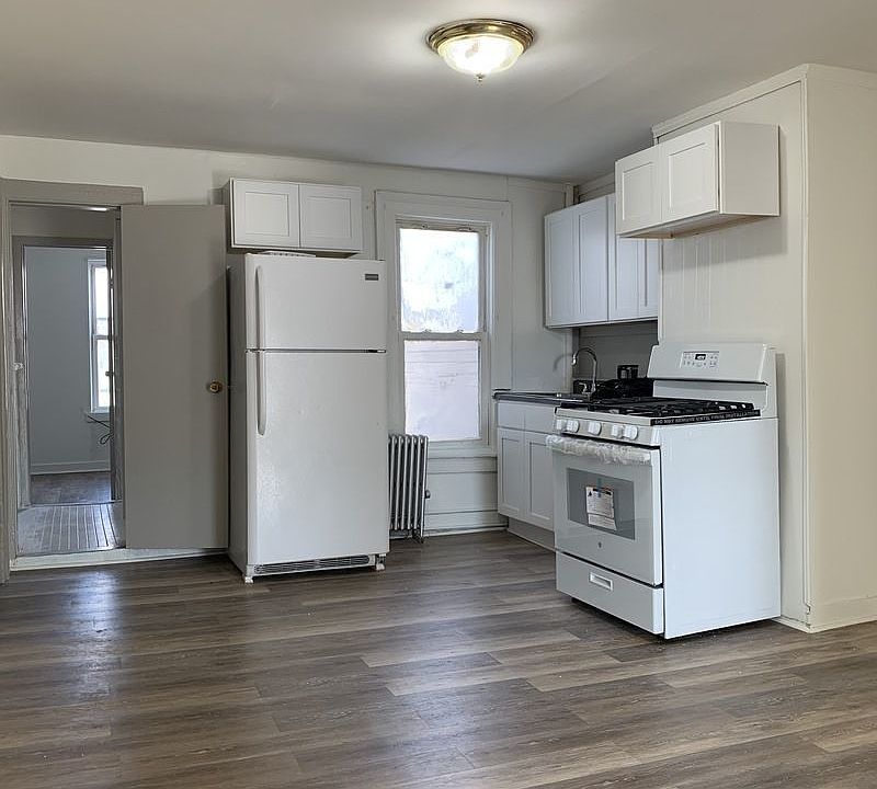 1st image of 2421 Dean St #2A