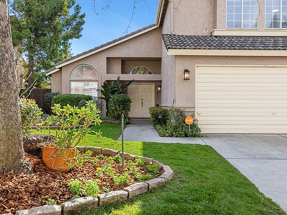 3rd image of 805 E Buckhill Rd