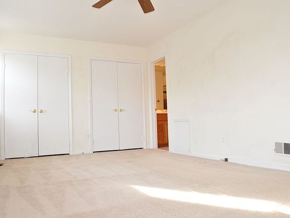 Master Bedroom w/2 closets