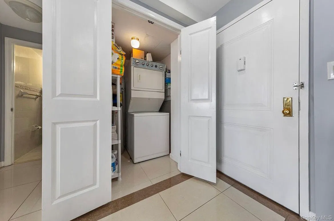 3 bed, 1100 sqft, $4,500 — Photo 3
