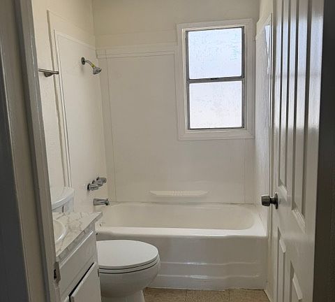 5th image of 416 Robalo St #A