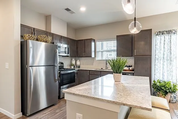 Outlook Hamilton - 55+ Active Adult Apartment Homes — Photo 15
