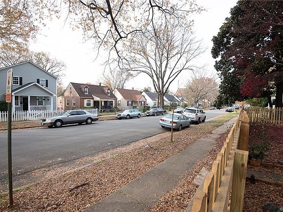 4th image of 620 E Gladstone Ave