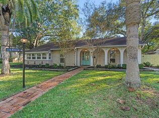 430 Woodvine Dr, Seabrook, TX 77586