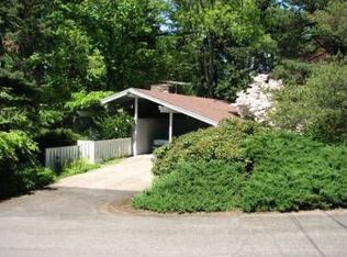 2161 Crest Dr, Lake Oswego, OR 97034