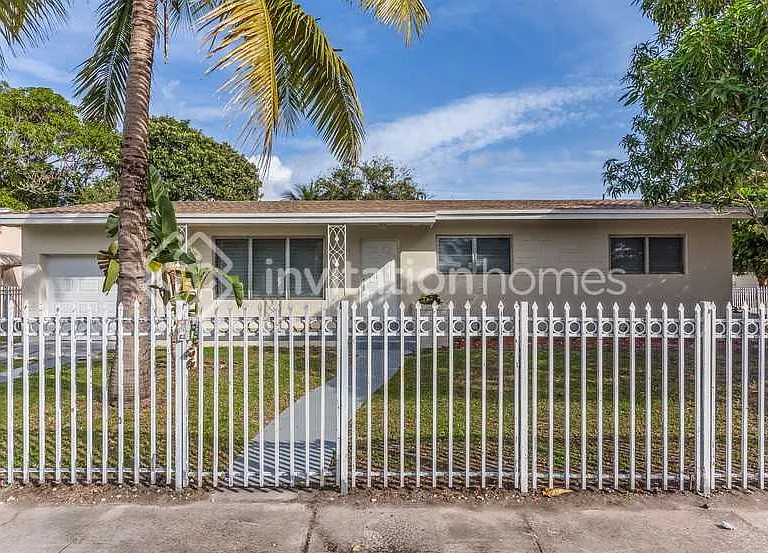 17805 NE 7th Ct — Photo 1