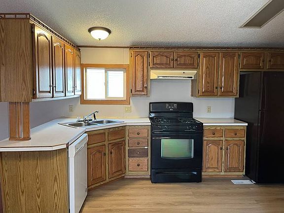 3rd image of 1624 W Summit St #115
