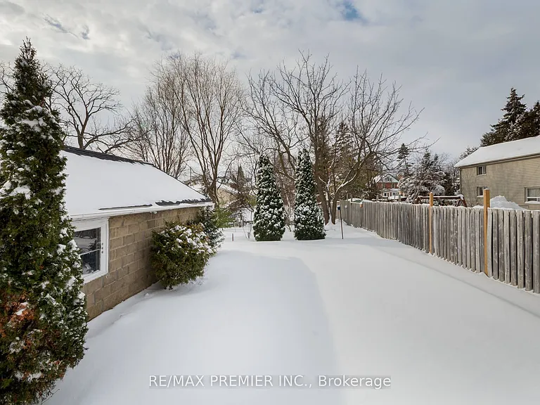 21 Elizabeth St N — Photo 41
