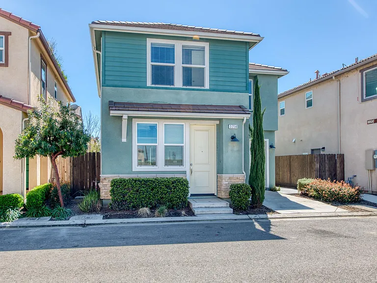 3714 Amity Ln — Photo 1