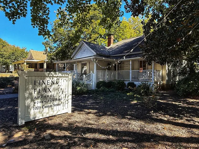1079 Canton St — Photo 45