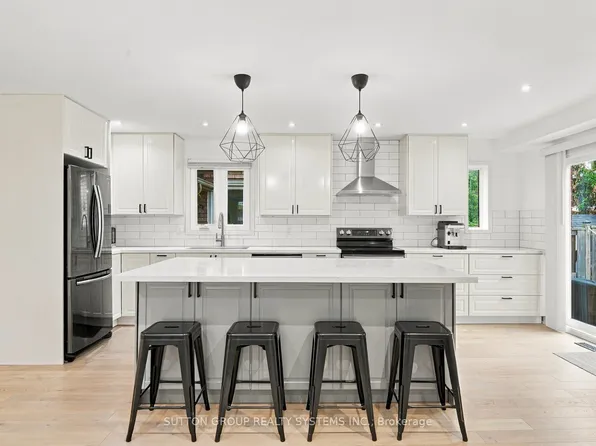 2250 Munns Ave, Oakville, ON L6H 3M8