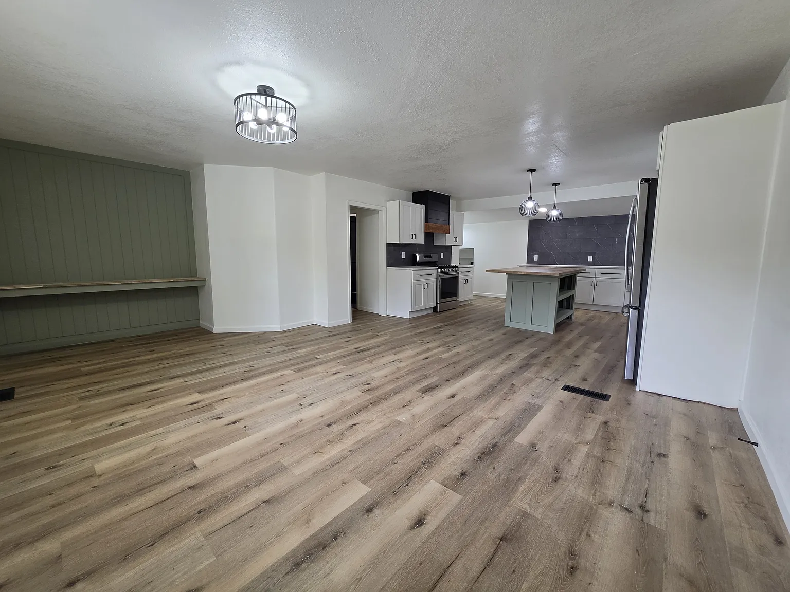 4 bed, 1500 sqft, $2,200 — Photo 2