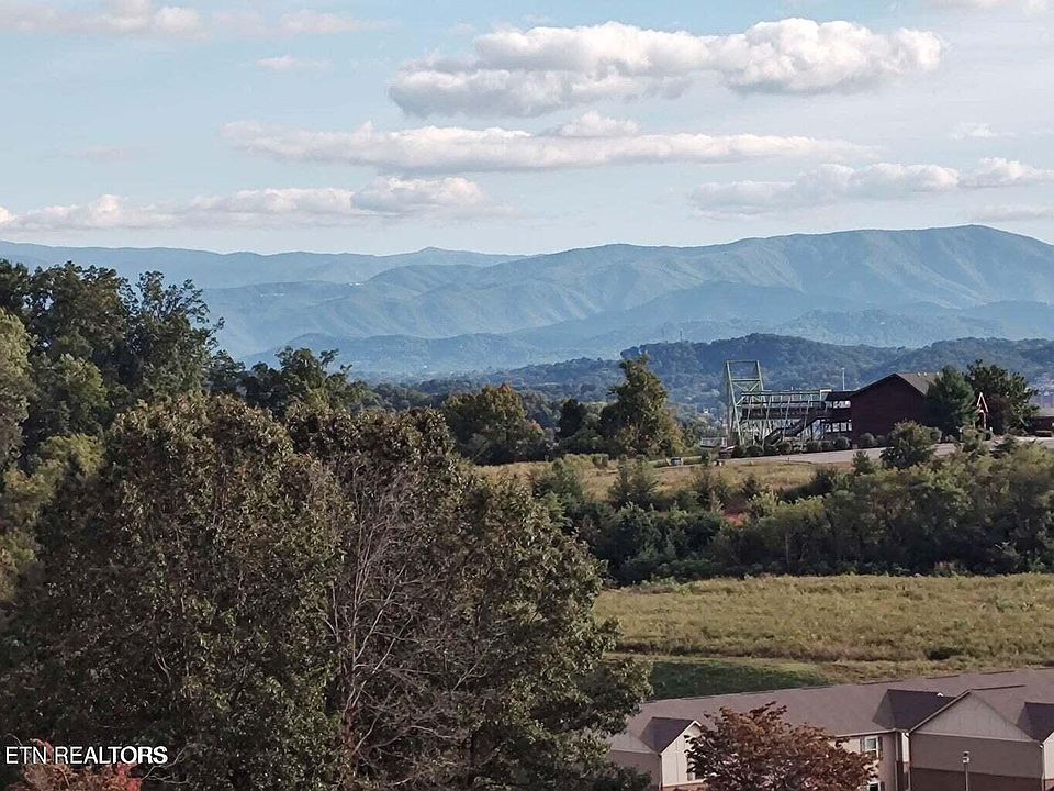 1st image of Smokey View Dr