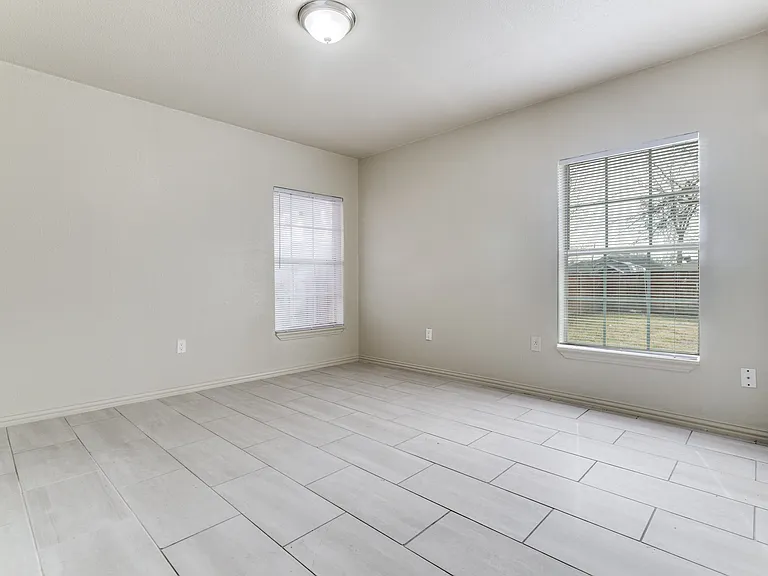 7909 Wanebe Dr #7911 — Photo 3