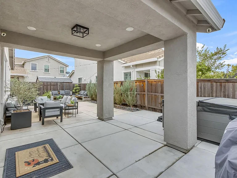 800 Daggerwing Ct — Photo 41