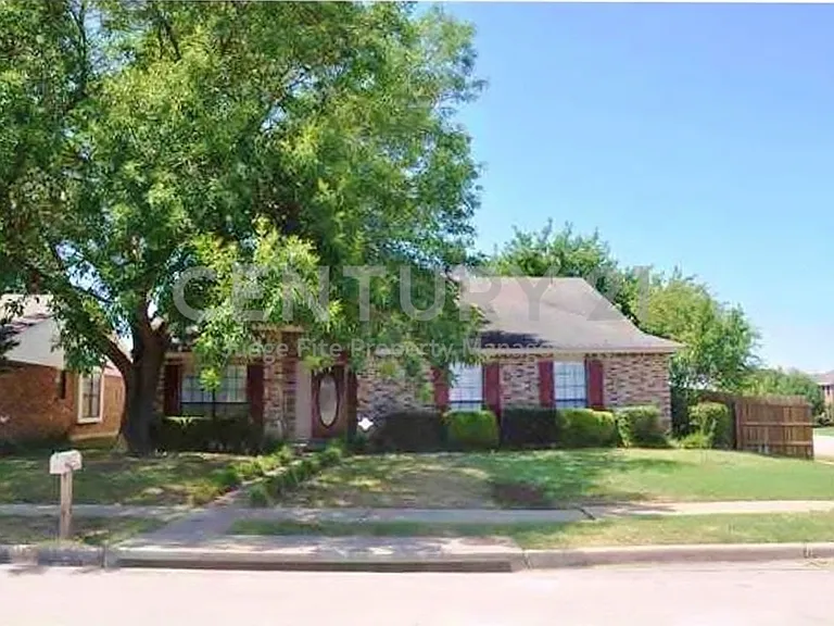 4429 Seville Ln — Photo 1