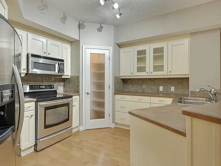 10108 125th St NW #305 — Photo 15