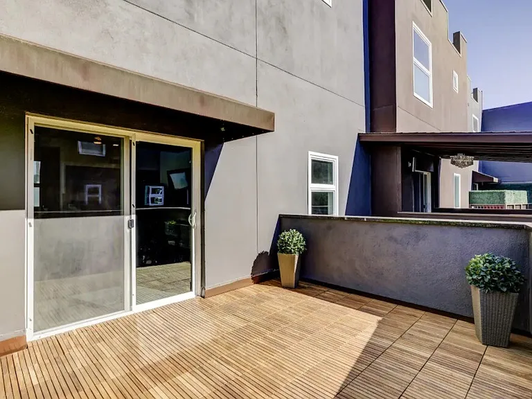 2335 Market St — Photo 21