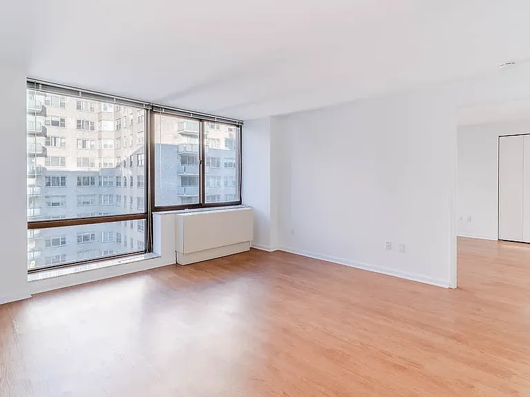 300 E 39th St #15C — Photo 11